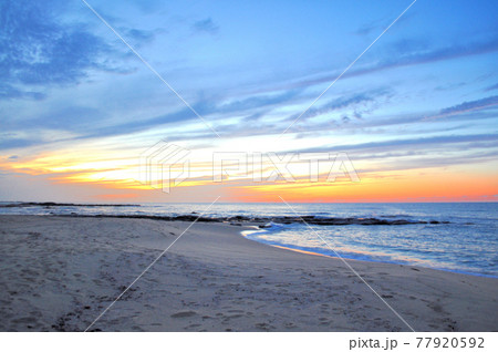 京都府丹後半島の琴引浜の夕景 77920592