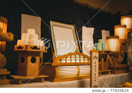 祭壇の遺影写真 祭壇の遺影写真 77920624