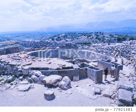 ミケーネ遺跡の円形墳墓 77921381
