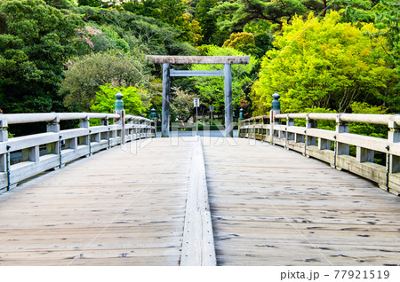 三重県 伊勢神宮・内宮(正面鳥居と宇治橋) 三重県 伊勢神宮・内宮(正面鳥居と宇治橋) 77921519