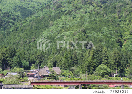 美山　茅葺きの里　古民家の風景　【京都府】 77923015