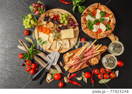 チーズセット Hors d'oeuvre of the delicious cheese チーズセット Hors d'oeuvre of the delicious cheese 77923248