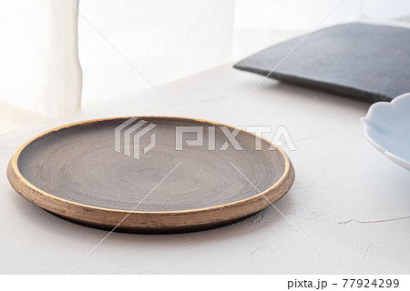 笠間焼の皿　茶色 77924299