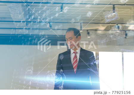 ミドルのビジネスマン 77925156