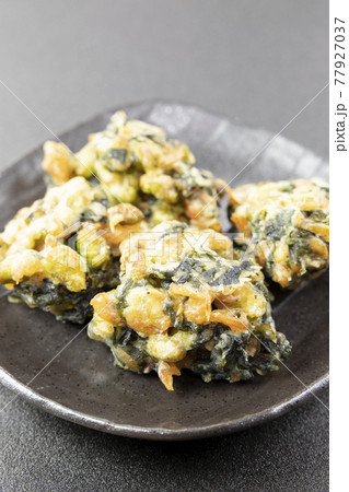 小エビと枝豆とワカメのつまみ揚げ 77927037