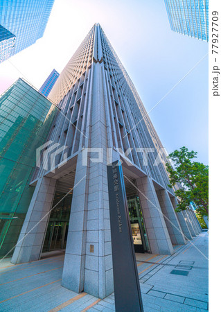 日本の東京都市景観　大手町駅C2b出入口がある経団連会館 77927709