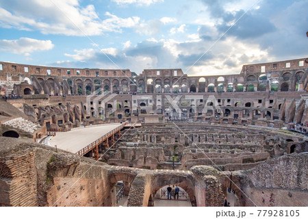 古代のスタジアム　コロッセオ 77928105