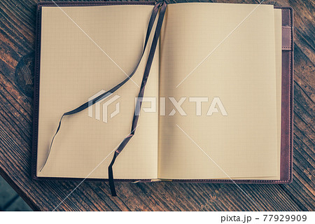 一冊のノートブック 77929909