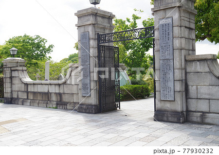 横浜外人墓地の入り口門の景色 横浜外人墓地の入り口門の景色 77930232