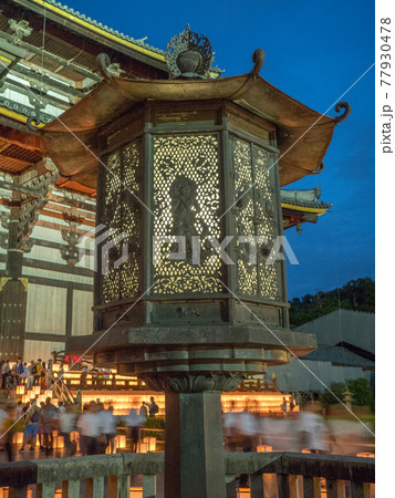 東大寺万灯供養会 八角燈籠 音声菩薩の写真素材 [77930478] - PIXTA