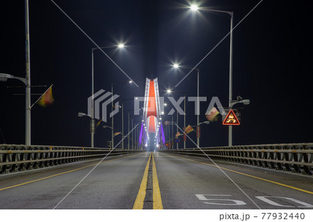 桟橋 夜景 道路 77932440