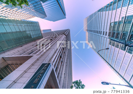 日本の東京都市景観 大手町の経団連会館などを望む 日本の東京都市景観 大手町の経団連会館などを望む 77941336