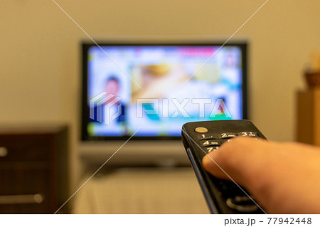 テレビのリモコン 77942448