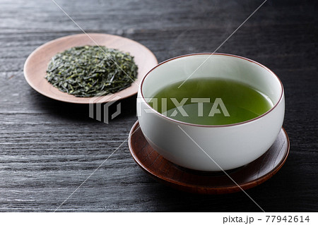 緑茶と茶葉 77942614
