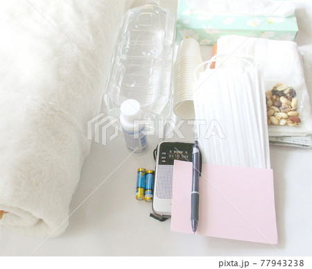 感染症対策も含めた大雨の時の防災用品　避難時の所持品 77943238