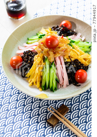 具だくさんの冷やし中華 77944917