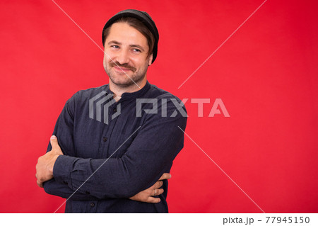 Smiling man in casual wear on red background, insurance, lending, investments 77945150