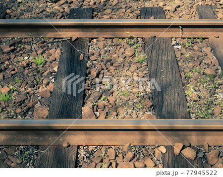 線路のレールと枕木の写真素材 [77945522] - PIXTA
