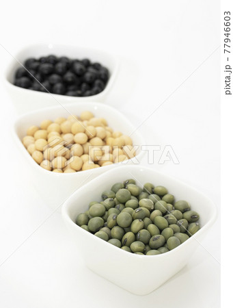 黄大豆と青大豆と黒大豆 77946603