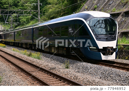 東海道線清水谷戸トンネルを抜けるサフィール踊り子号 東海道線清水谷戸トンネルを抜けるサフィール踊り子号 77946952