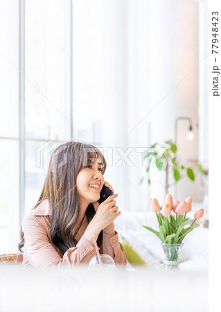 若い女性 女性 女 77948423