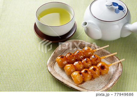 みたらし団子と緑茶 みたらし団子と緑茶 77949686