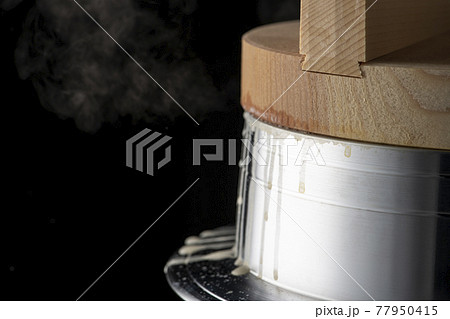 羽釜でご飯を炊く 77950415