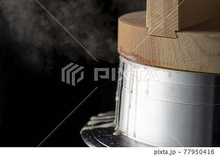 羽釜でご飯を炊く 77950416