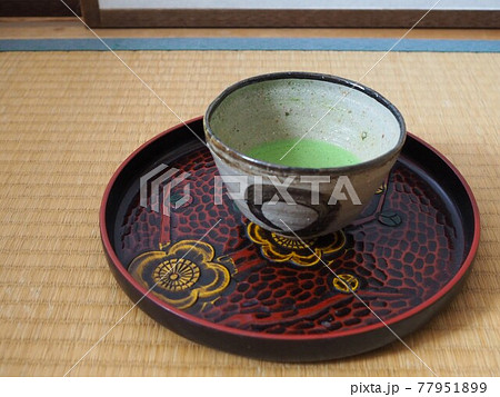鎌倉彫の盆 唐津茶碗 円相 抹茶 鎌倉彫の盆 唐津茶碗 円相 抹茶 77951899