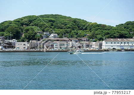 漁船が帰港　下関市彦島海士郷町　漁港と東洋海事工場 77955217