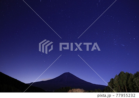 田貫湖からの富士山と星空 77955232