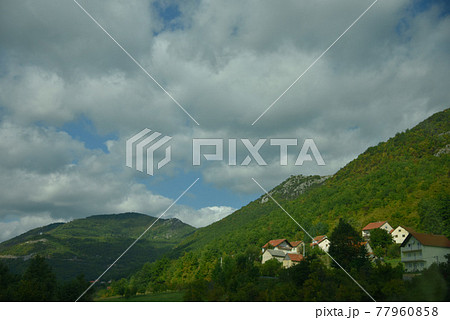 景色 風景 山盛り 77960858