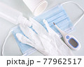使い捨てのマスク・紙コップ・手袋、検温、消毒、感染対策 77962517