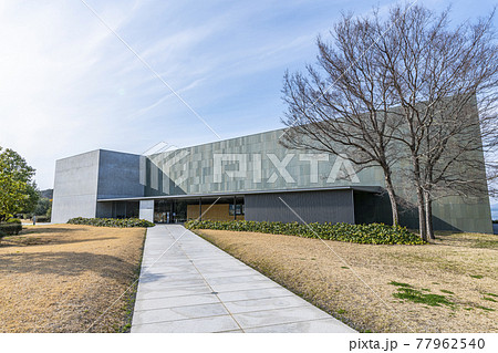 香川県坂出市　瀬戸大橋記念公園内にある香川県立東山魁夷せとうち美術館 77962540
