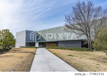 香川県坂出市　瀬戸大橋記念公園内にある香川県立東山魁夷せとうち美術館 77962542