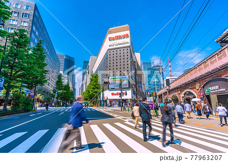 日本の東京都市景観　有楽町駅前などを望む 77963207