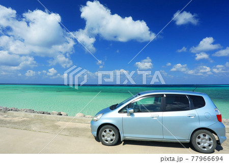 沖縄　海沿いに車を停めて一休み 77966694