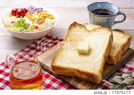 食パン　朝食のイメージ 77970177