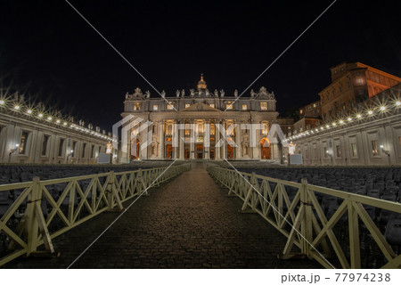 夜のサンピトロ広場 夜のサンピトロ広場 77974238