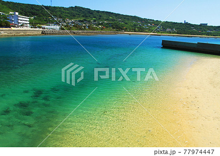 沖縄　透明度抜群！奥武島の綺麗な海 77974447