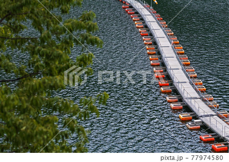 東京都/ 全国でも珍しい浮き橋「麦山の浮き橋・浮橋」(ドラム缶橋) 東京都/ 全国でも珍しい浮き橋「麦山の浮き橋・浮橋」(ドラム缶橋) 77974580
