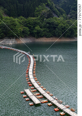 東京都/ 全国でも珍しい浮き橋「麦山の浮き橋・浮橋」(ドラム缶橋) 東京都/ 全国でも珍しい浮き橋「麦山の浮き橋・浮橋」(ドラム缶橋) 77974597