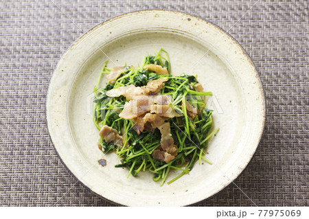 豚ばら肉と豆苗炒め8 豚ばら肉と豆苗炒め8 77975069