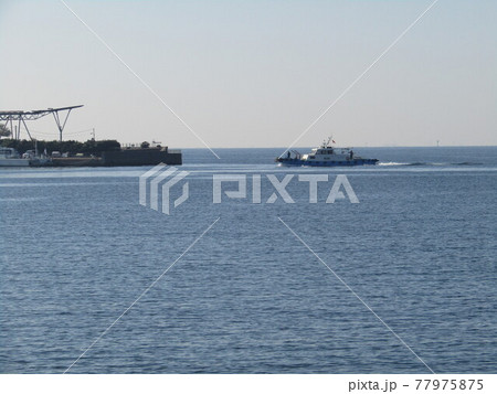 港町の風景 77975875