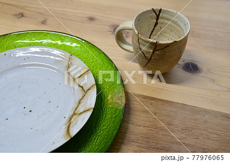 割れた食器を金継ぎして補修 77976065
