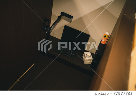 ネットカフェ 77977732