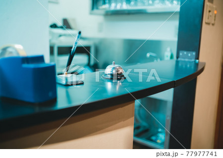 受付の呼び鈴 77977741