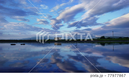 絶景風景　田んぼリフレクション 77977867