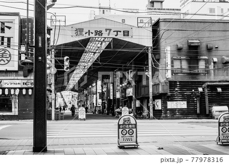 札幌 狸小路 モノクロ 札幌 狸小路 モノクロ 77978316