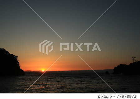 伊豆半島の西伊豆の夕日と夕焼け 伊豆半島の西伊豆の夕日と夕焼け 77978972